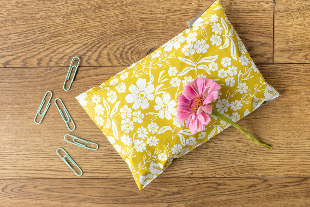 SMALL POLY BAGS FOR SHIPPING yellow with white flowers